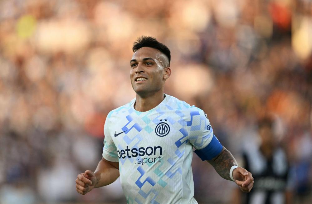 AC米兰1-0登顶意甲！38岁名将却抢走风头，带队12场不败紧追榜首